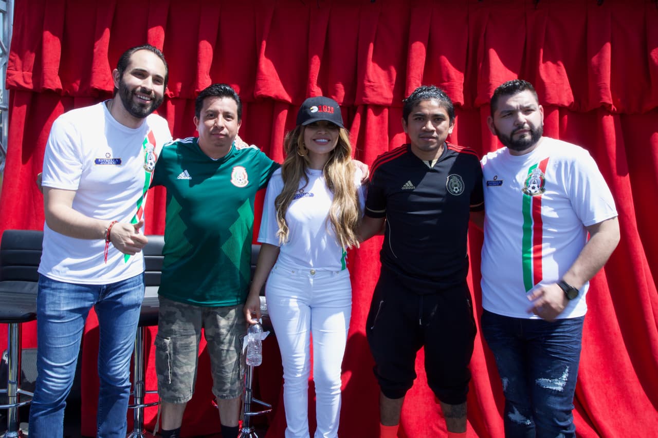 Nadie puede resistirse a una foto junto a
<b>La Bronca, El Tambochi </b>y
<b> El Compa Ivan.</b>