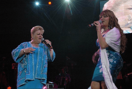 Paquita 'la del Barrio' y Jenni Rivera cantaron juntas en el 2009 en el State Farm Arena en Hidalgo, Texas. Ambas, conocidas por dirigirse con franqueza a los hombres con la letra de sus canciones, hicieron duetos en varias ocasiones. Paquita incluso fue voluntaria para interpretar a la madre de la 'Diva de la Banda' en una serie basada en su vida.