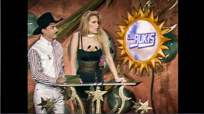 Lorena Herrera y Emilio Navaira presentaron el premio al Grupo del Año en la categoría Pop/Balada. Los Bukis fueron los ganadores pero no pudieron asistir a esta entrega.