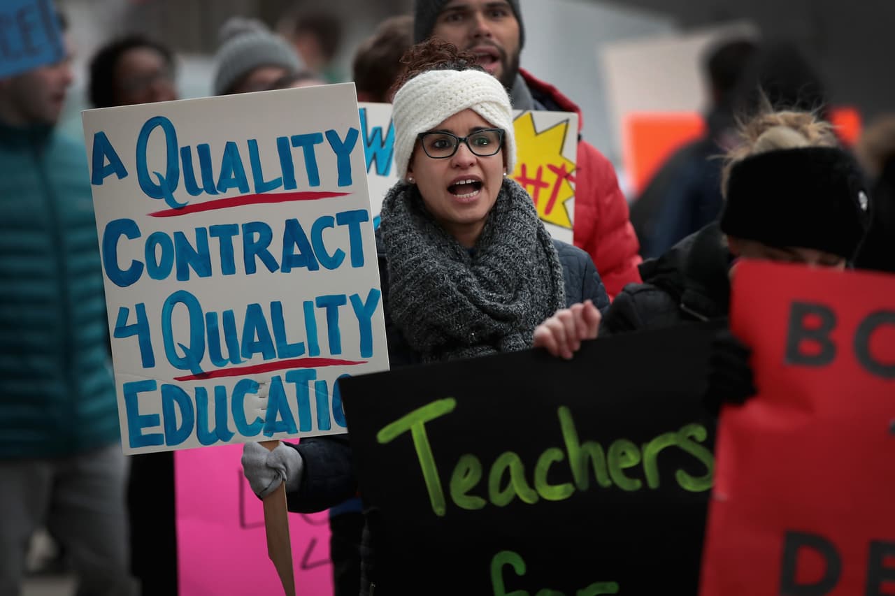 Educación: ¿Qué ha logrado Lori Lightfoot en sus primeros 100 días como alcaldesa de Chicago?