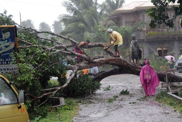 El martes, las autoridades de Filipinas tenían en unas 200 personas la cifra de muertos a causa de las inundaciones y corrimientos de tierra.