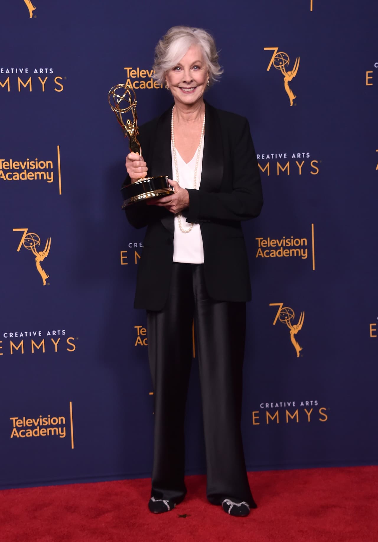 En el cortometraje, dirigido por Paul Becker, Angélica María comparte créditos con la actriz 
<b>Christina Pickles</b>, recordada por su papel de la mamá de Mónica y Ross en la clásica serie 
<b><a href="https://www.univision.com/famosos/15-anos-despues-del-final-de-friends-jennifer-aniston-y-courteney-cox-mantienen-su-amistad-hasta-en-la-playa-fotos" target="_blank">Friends</a></b>.