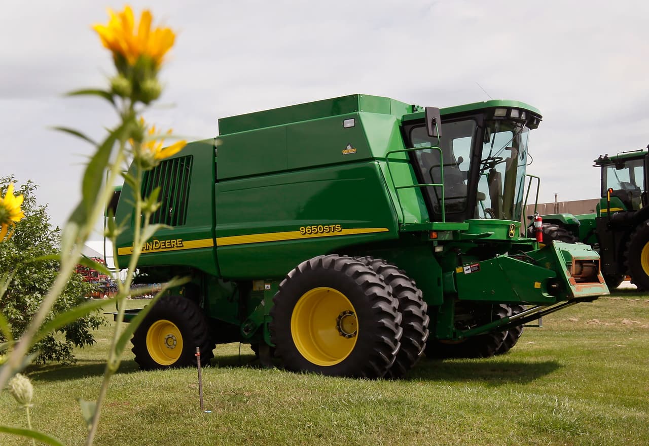 Deere & Company 
<b><a href="https://www.deere.es/es/nuestra-compa%C3%B1%C3%ADa/noticias-y-medios-de-comunicaci%C3%B3n/notas-de-prensa/2021/beneficio-tercer-trimestre.html" target="_blank">anunció beneficios netos de 1,667 millones de dólares</a></b> en el tercer trimestre de 2021, un dato positivo al compararlo con los 811 millones de dólares que generaron en el mismo trimestre el año pasado.
