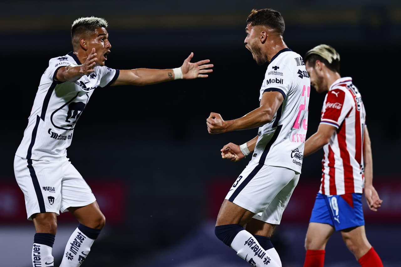 El empate para los universitarios cayó con un potente testarazo.