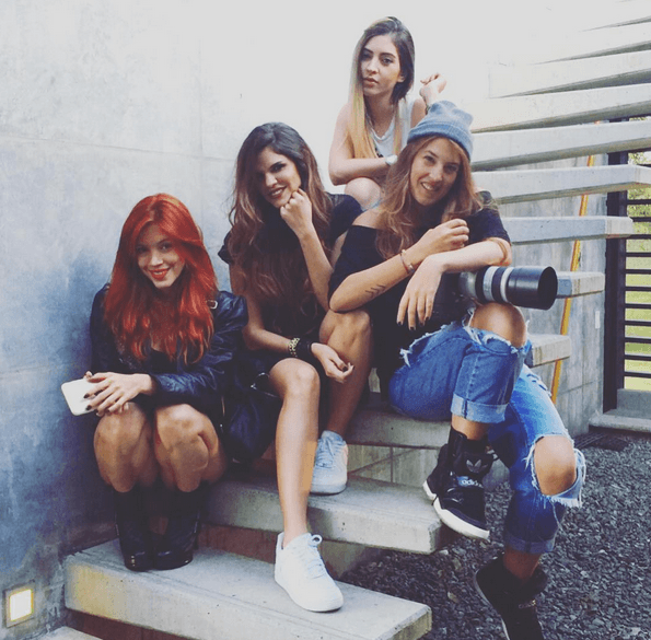 Se trata de una de las amigas de la hermana de J Balvin. ¿Los habrá presentado ella?