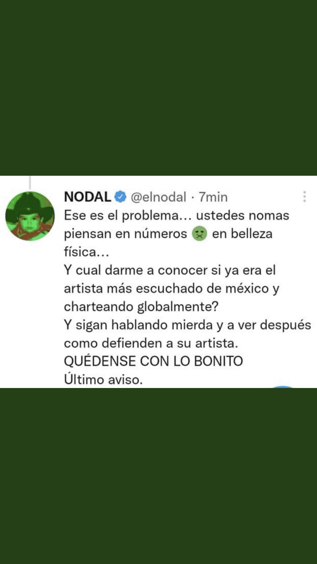 Por ejemplo, en este se defendió de quienes lo acusaron de solo buscar fama con el romance que tuvo con la también actriz. Dejó en claro que él "ya era el artista más escuchado en México" cuando comenzó el noviazgo con Belinda: "Sigan hablando mier… y a ver después cómo defienden a su artista".