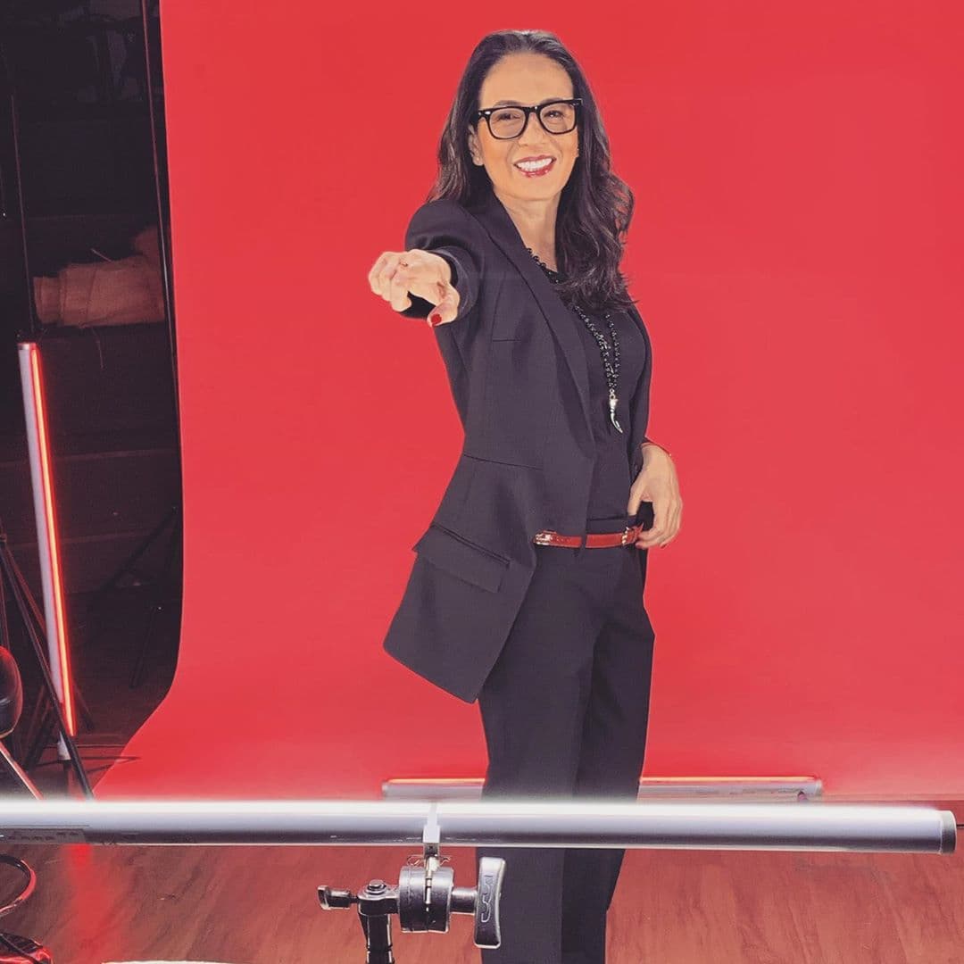 La conductora de ‘Consecuencias con Joe’ siguió dando vueltas al tema sin dar ningún nombre, hasta el pasado 3 de septiembre, cuando casi confirmó que sí se casó con Verónica Castro, en una entrevista que concedió a 
<a href="https://www.univision.com/famosos/en-video-la-entrevista-donde-yolanda-andrade-casi-confirma-que-si-se-caso-con-veronica-castro-video" target="_blank">Javier Poza</a>.