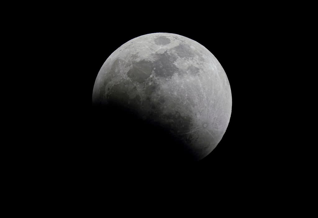Así se captó el eclipse lunar desde Ciudad de México.