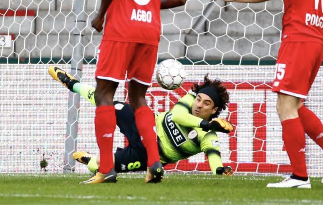 El portero mexicano no pudo dejar en cero su portería.