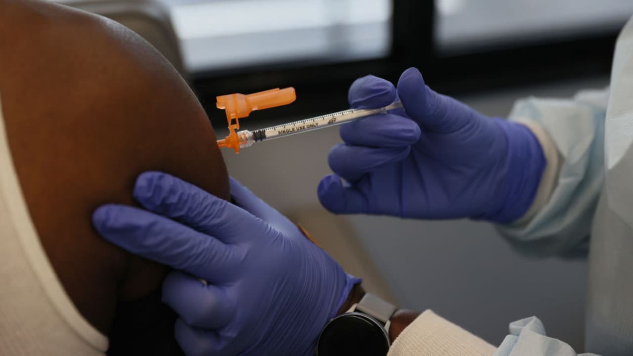 Amplían el programa de vacunas en casa para mayores de 65 años en Chicago