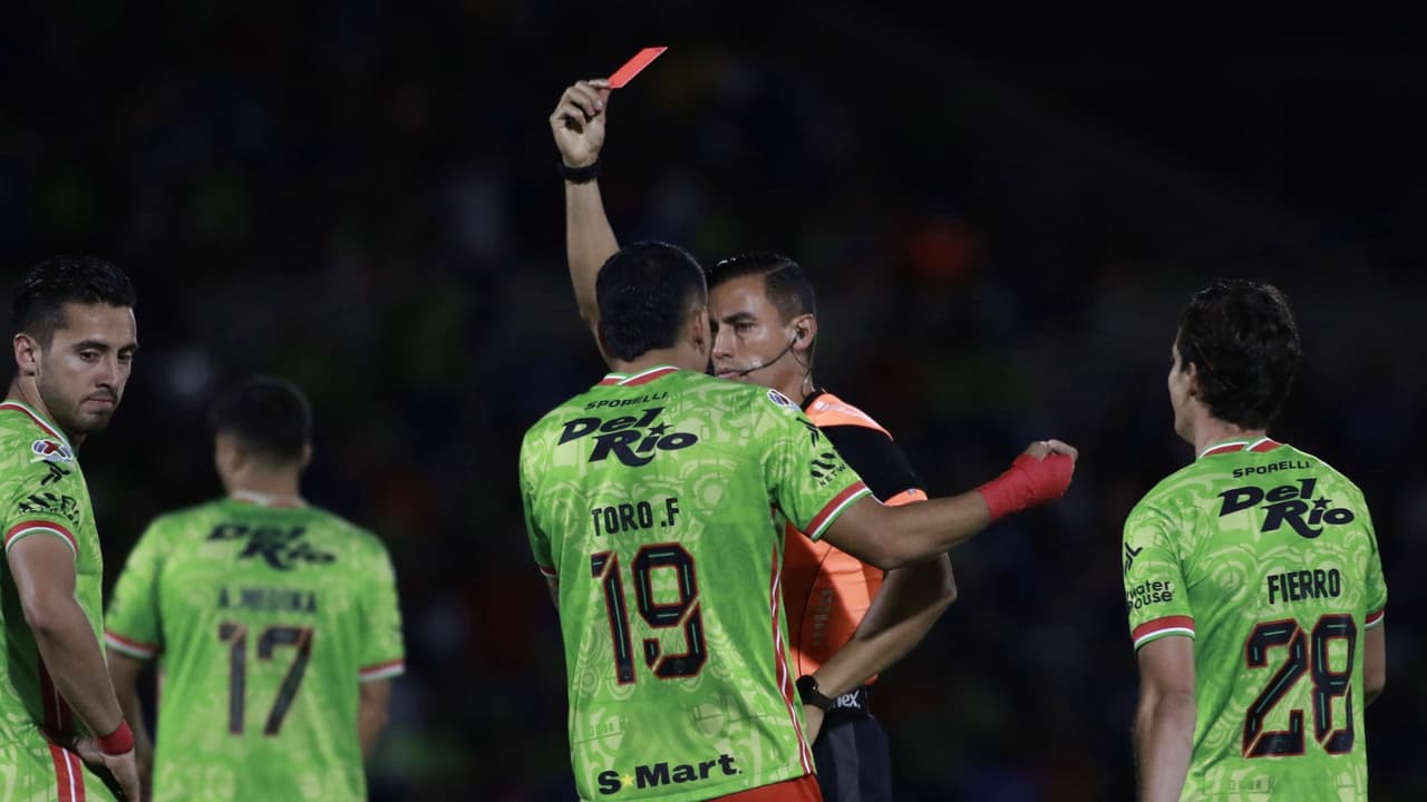 FC Juárez reclama la expulsión de Javier Salas en la Jornada 12.
