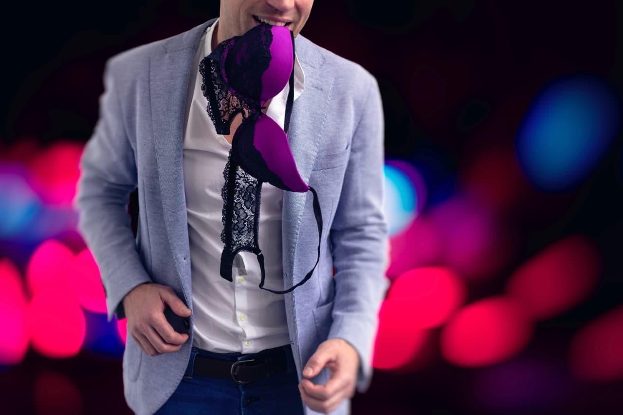 'Mayoría de mujeriegos son bisexuales', revela vidente a mujer engañada por marido infiel