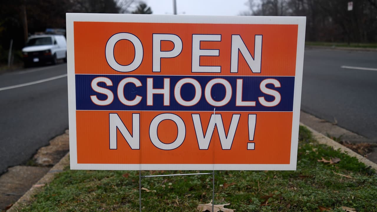 Afectados por malas calificaciones estudiantes de Salt Lake City piden abrir las escuelas