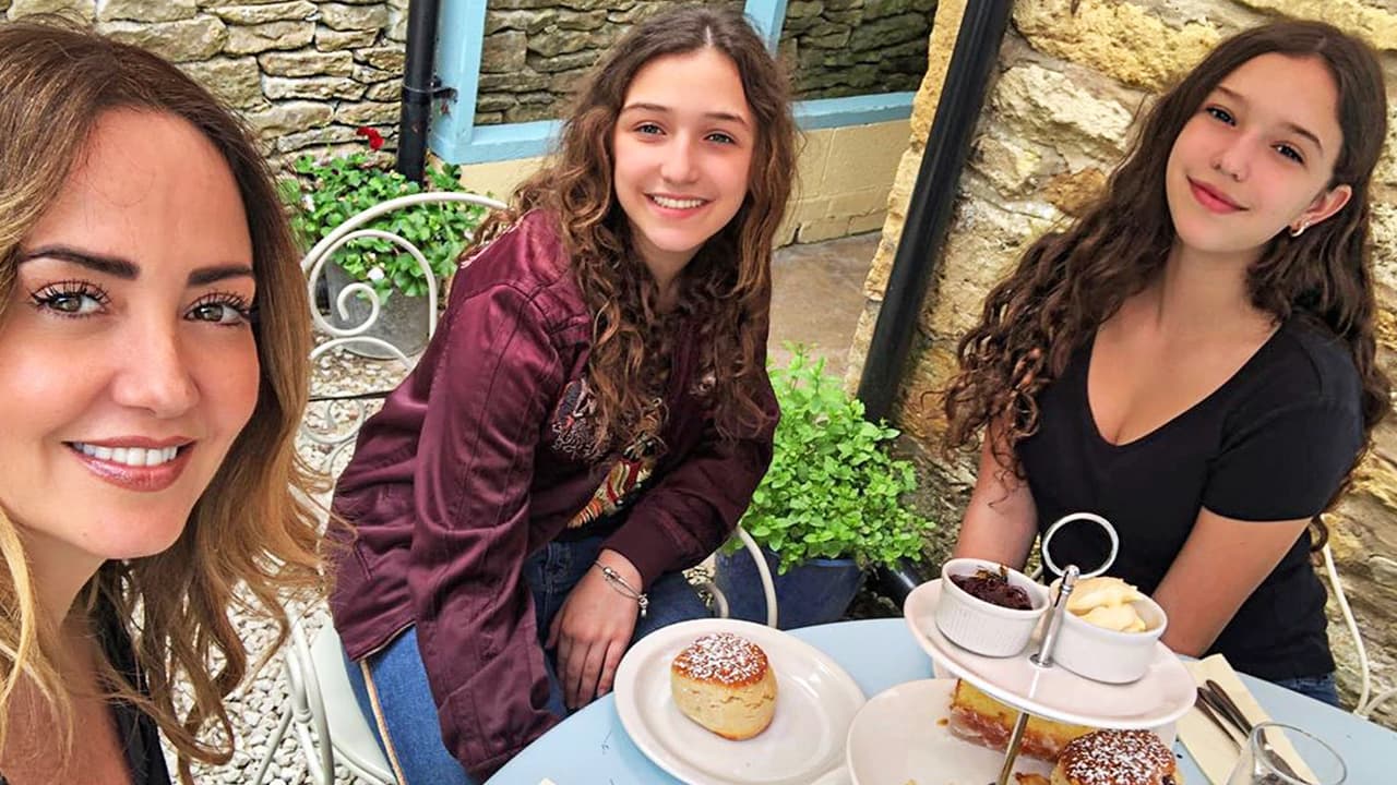 "Nosotros no somos mucho de consumismo,
<b> de dar lujosos regalos</b>", dijo en declaraciones publicadas por el diario Reforma este martes 21 de diciembre. 
<br>