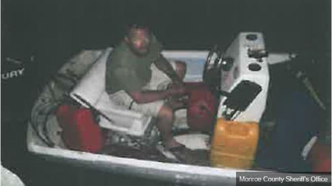Hombre roba bote en los Cayos y huye a Cuba