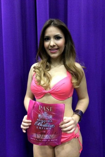 Esta bella chica es mexicana y audicionó en Chicago. Una de sus grandes pasiones es el fútbol. Esta mujer posee gran experiencia en los medios de comunicación, ya que trabajó en La Afición León al lado de Francisco Vela. La parte que más le gusta de su cuerpo son sus ojos. Su sueño es ganar Nuestra Belleza Latina para impulsar programas para el desarrollo profesional de las mujeres.