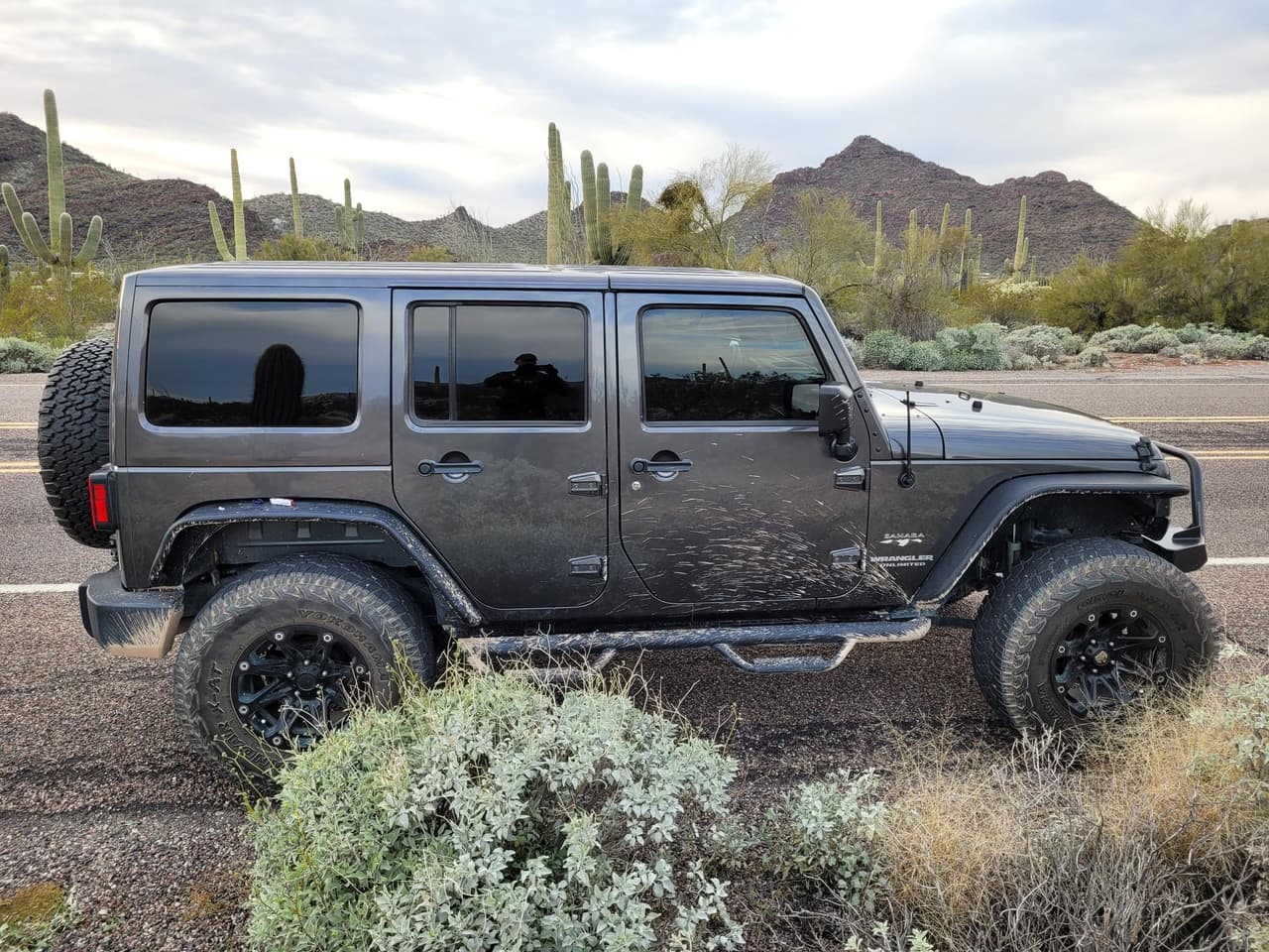Por otro lado, un vehículo abarrotado fue detenido cerca de Lukeville.