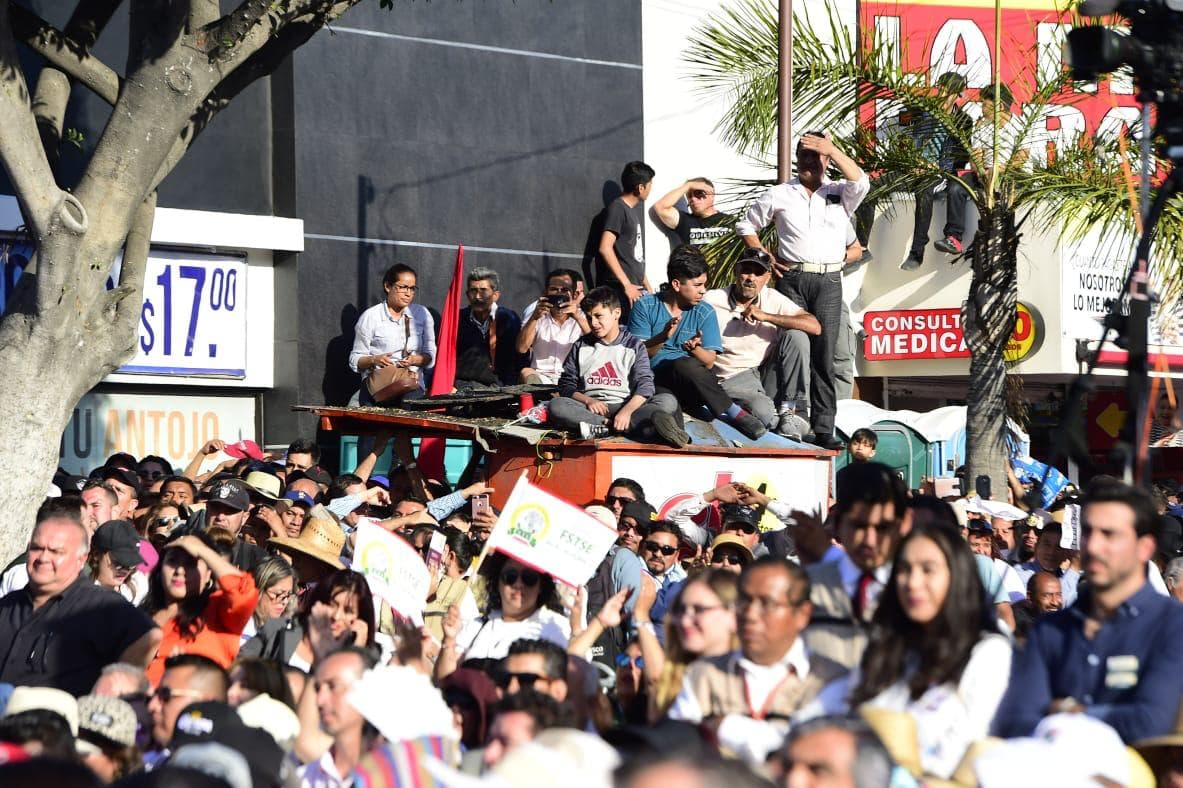 Este sábado, el Twitter en México registró dos etiquetas que se volvieron tendencia en la red: #DignidadYAmistad y #AmloElPuebloTeApoya. Pero también hubo personas inconformes que publicaron el hashtag #AmloesUnEntreguista.