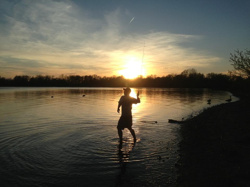 <b>Presque Isle Bay</b>. Es el puerto más antiguo de los Grandes Lagos. Se forma cuando la península de Presque Isle se arquea hacia el norte y el este hacia el lago Erie, formando la bahía. Presque Isle State Park forma la costa norte de la bahía. La mayor parte de la costa sur de la bahía limita con la ciudad de Erie. Presque Isle Bay es un destino principal para los pescadores que buscan una variedad de peces, incluidos panfish, perca, lubina, muskellunge, leucoma, lucio del norte, eperlano y trucha arco iris. Los lugares de pesca populares son los muelles, el Monumento a Perry, las lagunas y los embarcaderos.
<br>
<br>
<b><a href="https://goo.gl/maps/BMMkF1Qni8g8vr768">Cómo llegar</a></b>