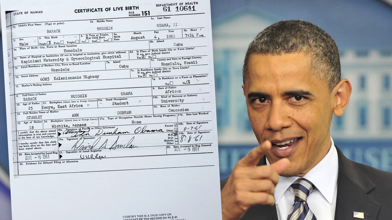 <i>'<b>Birtherism'</b></i>
<b>.</b> El gusto de Trump por falsas teorías viene desde mucho antes de su presidencia. En 2011, Trump fue la figura más destacada de los llamados 
<i>'birther',</i> que promovieron la falsa teoría de que el expresidente 
<a href="https://www.univision.com/temas/barack-obama">Barack Obama</a> no había nacido en EEUU. Trump decía que "no tiene un certificado de nacimiento". Cuando Obama lo hizo público, lo acusó de falsificarlo y continuó promoviendo esa teoría considerada 
<a href="https://www.washingtonpost.com/blogs/election-2012/post/gingrich-says-birther-claims-not-racist-are-caused-by-obamas-radical-views/2012/05/29/gJQAZyIR0U_blog.html" target="_blank">racista,</a> ya que se cuestionaba la nacionalidad de una persona negra. Con eso entró al mundo de la política.