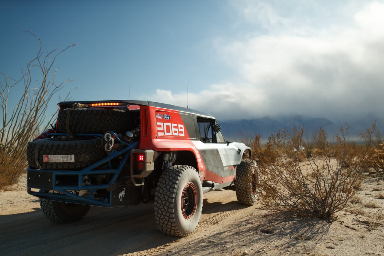En 2020, durante la Baja 1000, Ford introdujo el Prototipo Ford Bronco R. Este fue construido alrededor del mismo tren de mando del vehículo de producción programado inicialmente para ser introducido al mundo durante la primavera del 2020.