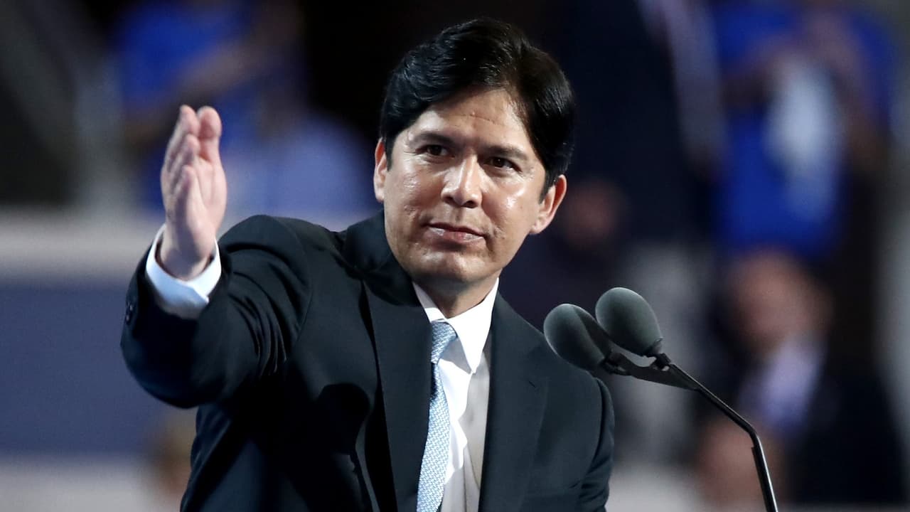 El concejal 
<b>Kevin de León</b>, del distrito 14, dijo que juramento sagrado que "usted (Joe Biden) hizo hoy nos recuerda que si bien la democracia es frágil, sigue siendo siempre fuerte en Estados Unidos. Se avecina un tremendo trabajo, pero también los mayores logros de la nación."