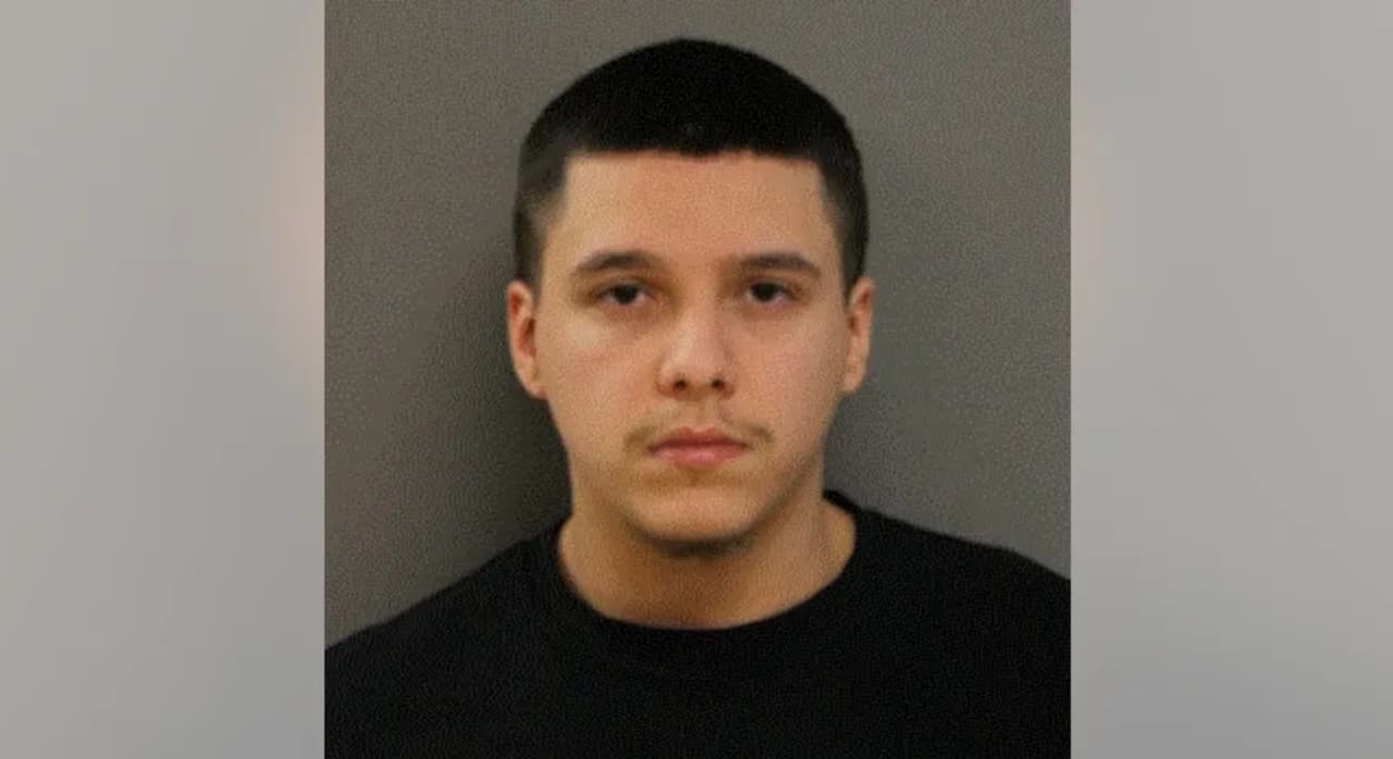 Acusan a Romeo Torres, de 18 años, de disparar a hombre en incidente de furia al volante