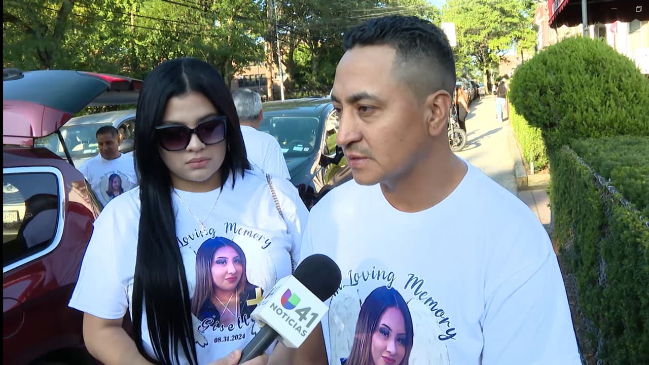 Luis Flores, padre de Giselle, 
<b>pidió a otros padres de familia aconsejar a sus hijos sobre el peligro de circular en estos vehículos </b>tan frágiles.
<br>
<br>“Yo pienso que es irresponsabilidad 
<b>a veces de nosotros los padres que no les aconsejamos y falta de conciencia de ellos</b>, ya que una motito de esas que no tiene placas, no tiene seguro, me imagino que no debe estar en una autopista”, detalló.
<br>