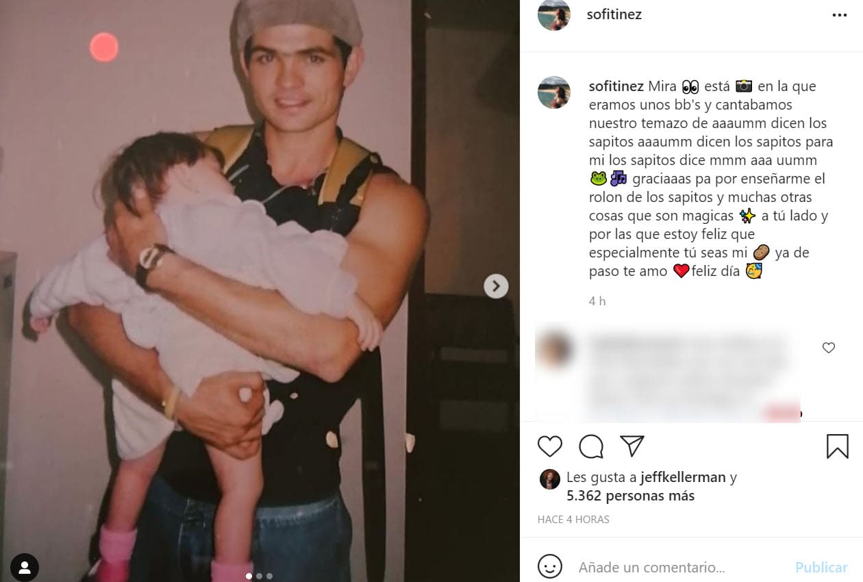 <b>Sofía Martínez</b>, la hija mayor de 
<b>Ferdinando Valencia</b>, compartió una foto como esta cuando el actor se convirtió en su papá a los 21 años: "
<b><a href="https://www.instagram.com/p/CQWKiewhtXH/" target="_blank">Éramos unos bebés</a></b> [...] gracias 'Pá' por enseñarme el rolon de los sapitos y muchas otras cosas que son mágicas a tu lado".