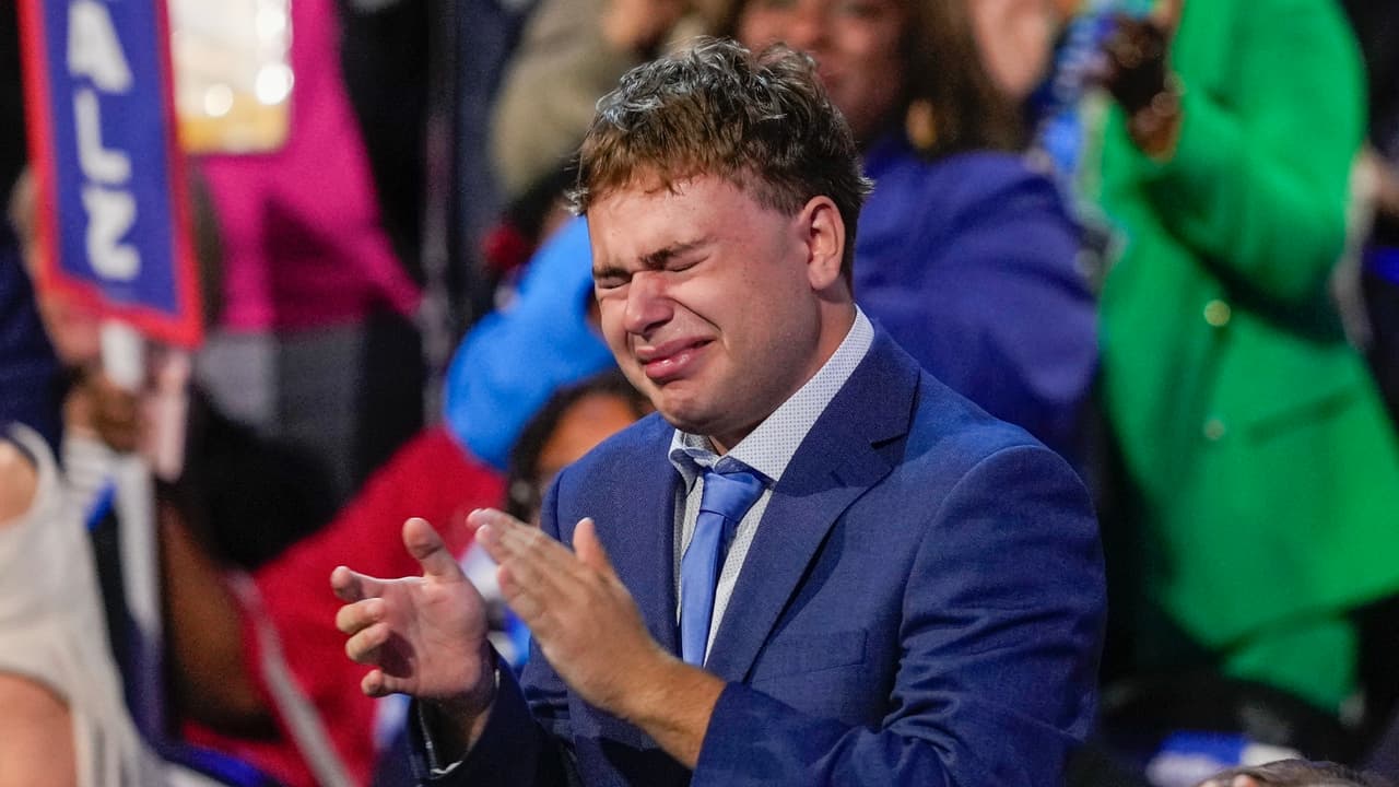 Por qué el llanto de Gus Walz se volvió viral y desató una ola de ciberbullying