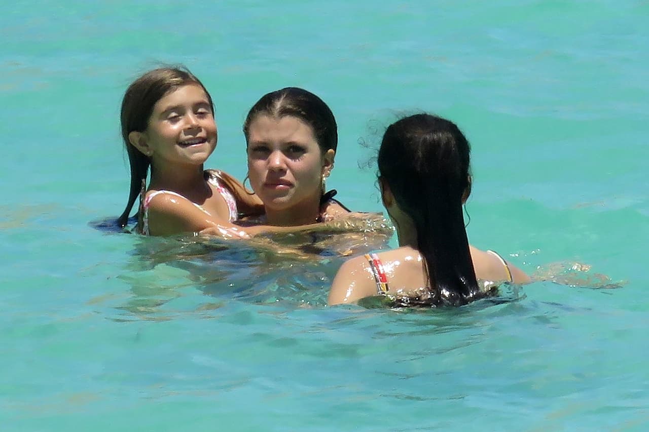 La estampa ya era familiar: los niños disfrutaban el momento, pero las risas de los adultos escaseaban.