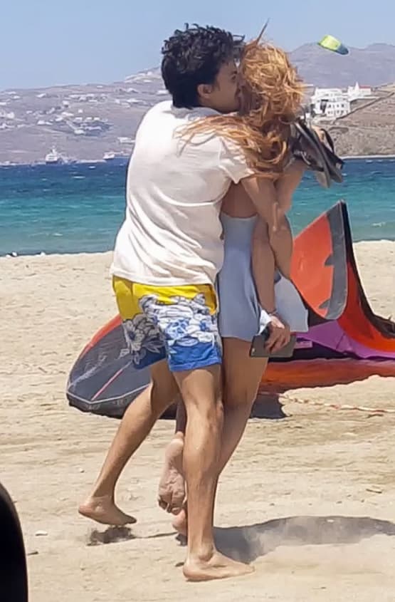 LiLo intentó huír con el teléfono de su novio.