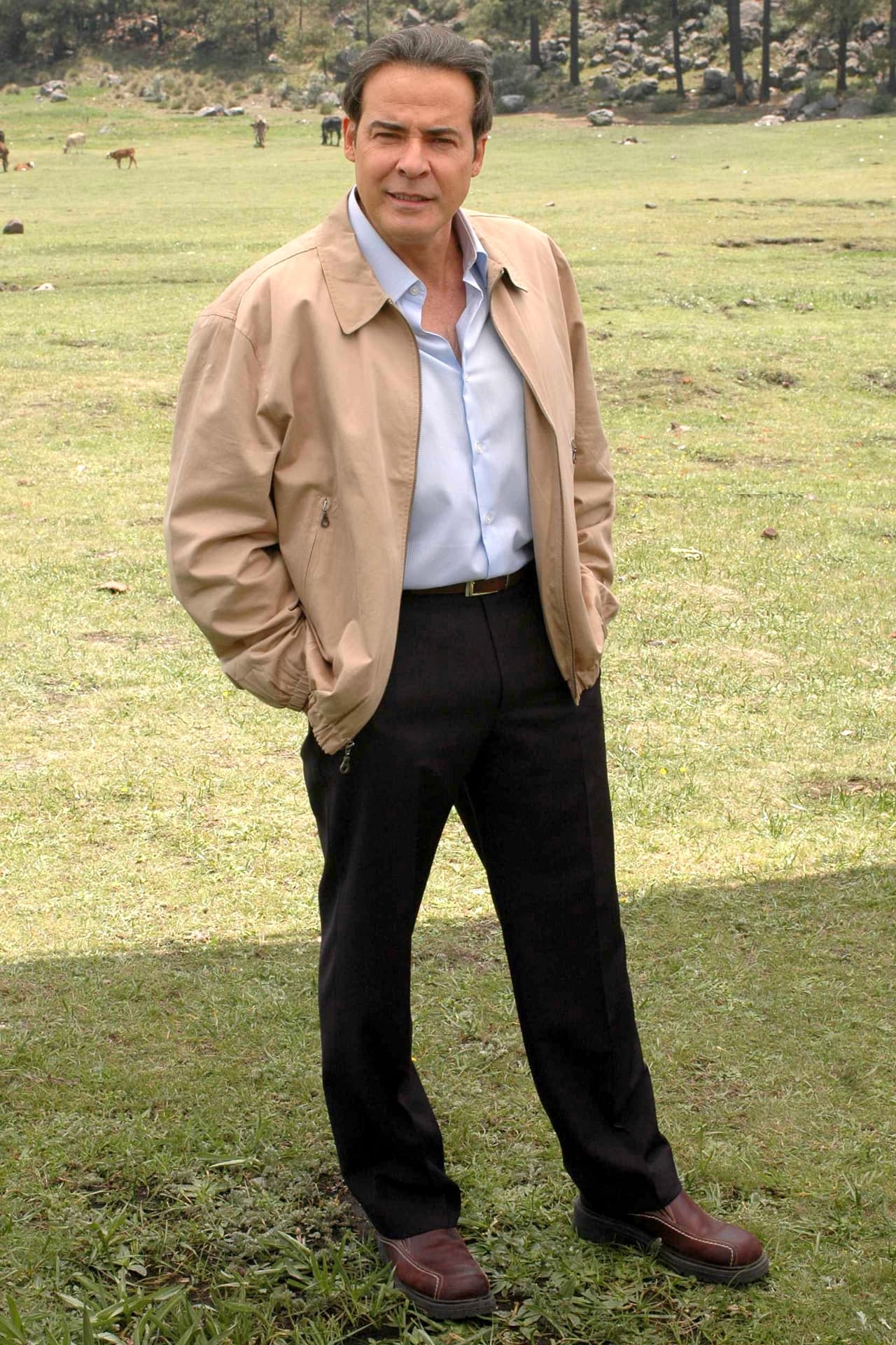 Se trata del galán cubano 
<b><a href="https://www.univision.com/temas/cesar-evora">César Évora</a></b>, quien escondió muy bien su atractivo bajo esa peluca y barba desaliñada.