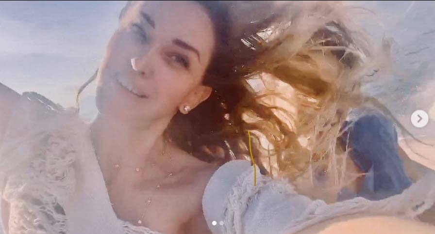 Al ser cuestionados si en sus planes está el llegar al altar, Lourdes Peláez fue clara: "Creo que
<b>es muy pronto</b> para decidir".
<br>