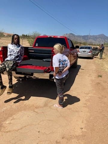 Las autoridades han detenido a decenas de ciudadanos estadounidendes transportando indocumentados en el área de Douglas. Según ICE, ven este trabajo como dinero fácil.