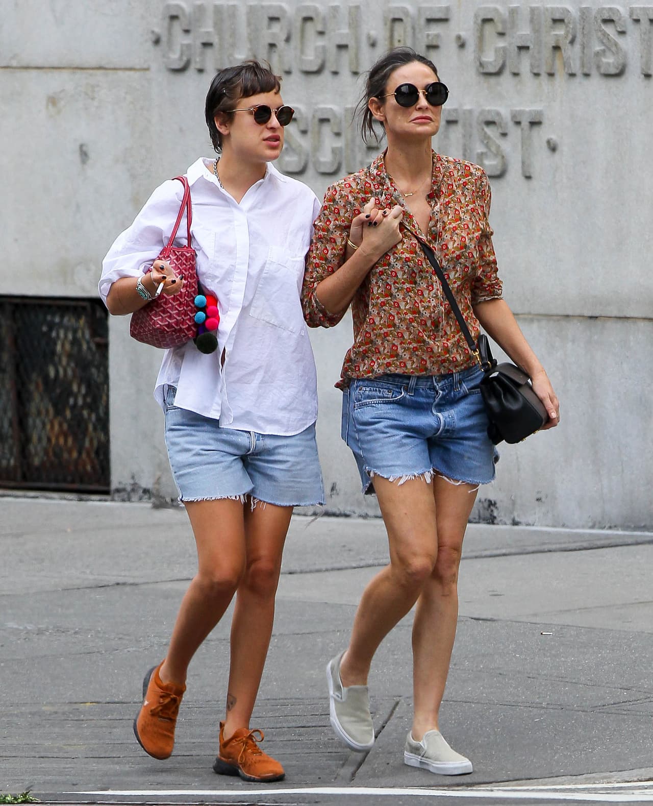 Así reapareció hace unas semanas tras la muerte de una persona en su piscina.