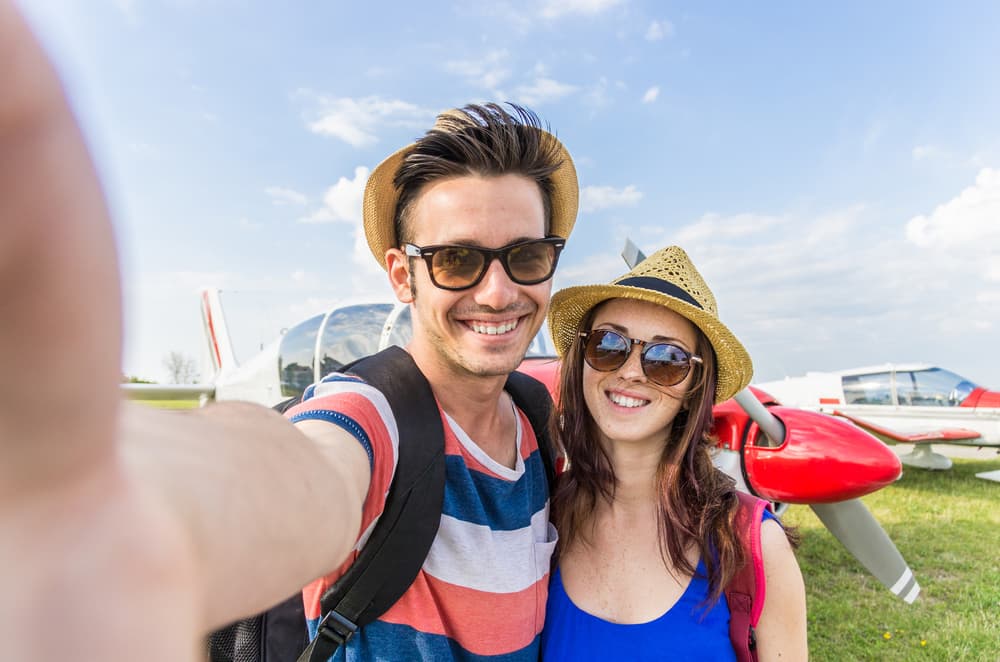 Al fin encontramos la pareja ideal, el uno para el otro, se entienden perfectamente. En esta relación uno no se mete con el otro ni se siente mal cuando se busca el espacio. Cuando juntan sus energías y talentos son capaces de cambiar la humanidad, una relación estupenda que conforma a las parejas que se dedican a viajar a lugares lejanos para cuidar animales o proteger especies en extinción.