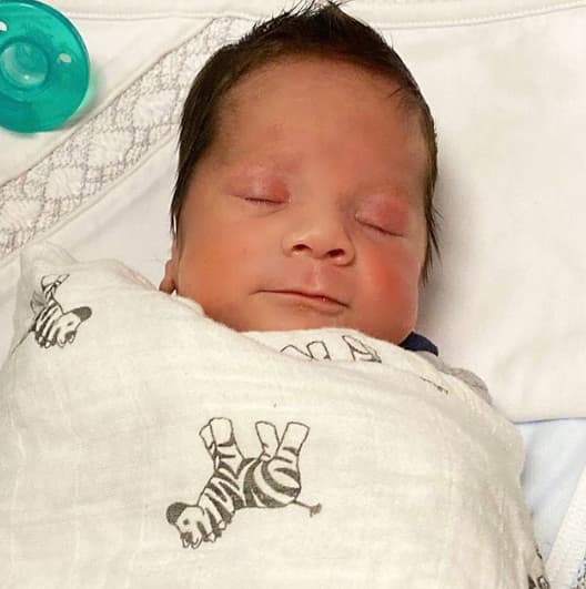 Y arrancando suspiros entre sus amigos y seguidores al mostrar lo tierno que se ve Diego Alejandro durmiendo serenamente: "Te amo más que a nada en este mundo pequeño peludín", indicó.