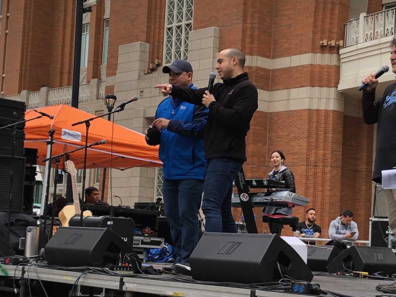 Nuestro reportero de deportes de Univisión 23, Pedro Silva, fue uno de los animadores del evento.