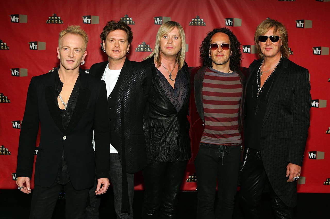 LAS VEGAS - MAY 25: Members of the rock band Def Leppard (L-R) guitarist Phil Collen, drummer Rick Allen, bassist Rick Savage, guitarist Vivian Campbell and singer Joe Elliott, arrive at the VH1 Rock Honors at the Mandalay Bay Events Center on May 25, 2006 in Las Vegas, Nevada. (Photo by Ethan Miller/Getty Images)
<br>