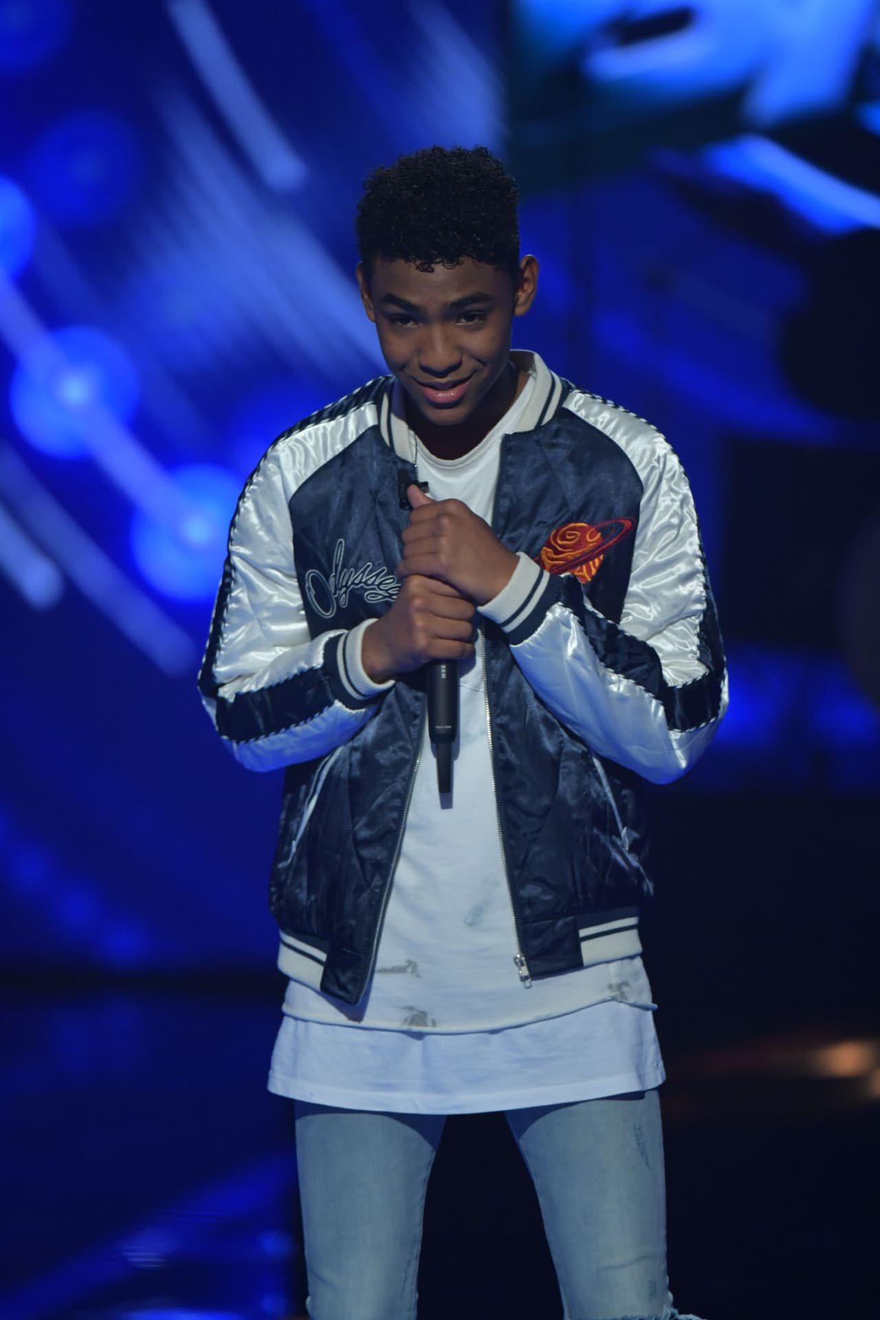 Tras interpretar el tema ‘Treat You Better’ de Shawn Mendes, Abel Margo escuchó muy atento todos los consejos de los jueces.