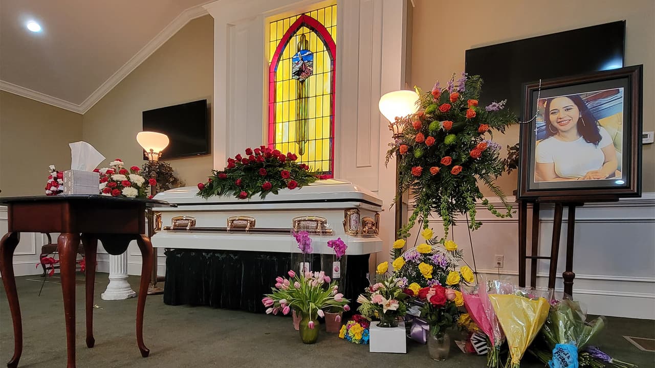 “Me quitaron parte de mí”: Dan el último adiós a la madre hispana asesinada cuando salió a bailar con su pareja