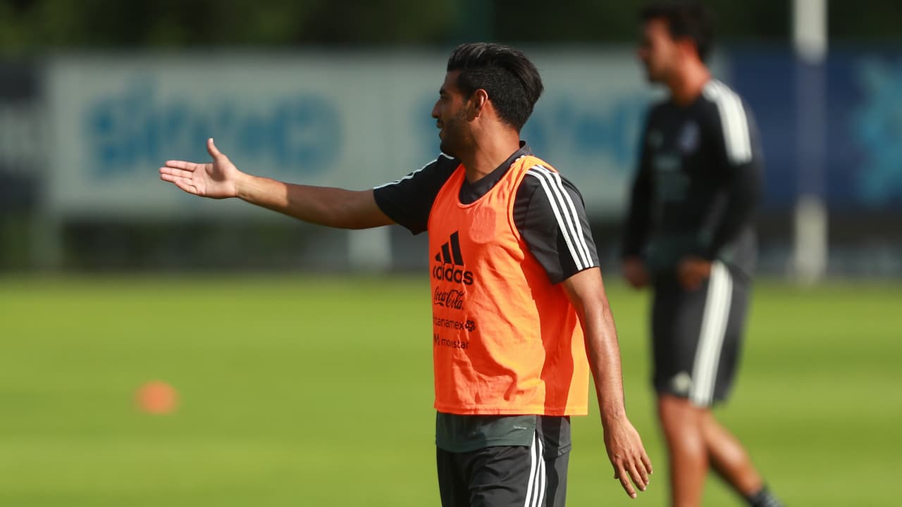 Fernando Navarro no cierra las puertas al Tricolor