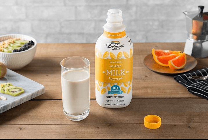 <b>Leche de guisante</b>. Se trata de la última en sumarse a la larga lista de leches vegetales. Es apta para los alérgicos a los frutos secos y a la lactosa, no tiene gluten y es mucho más amable para el medio ambiente que la leche de almendra. También 
<a href="https://www.washingtonpost.com/news/food/wp/2017/09/21/get-ready-for-pea-milk-it-doesnt-taste-like-peas-and-its-not-even-green/?noredirect=on&utm_term=.9ff3364ea368">tiene más proteina y calcio</a> que otras bebidas vegetales.