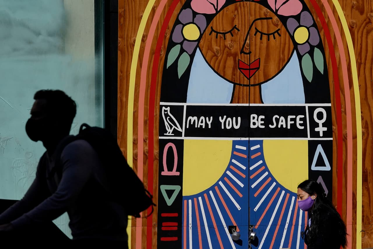 <b>¿Dónde puedo dejar de usar mascarilla?</b>
<br>
<br>Los negocios, organizaciones y anfitriones elegibles en los condados de Contra Costa, Marin y San Francisco deben verificar que todos los clientes, empleados y asistentes estén completamente vacunados con la doble inyección de Pfizer o Moderna, o la dosis única de Johnson & Johnson antes de permitir que las personas que se encuentren en sus instalaciones no utilicen una mascarilla facial.