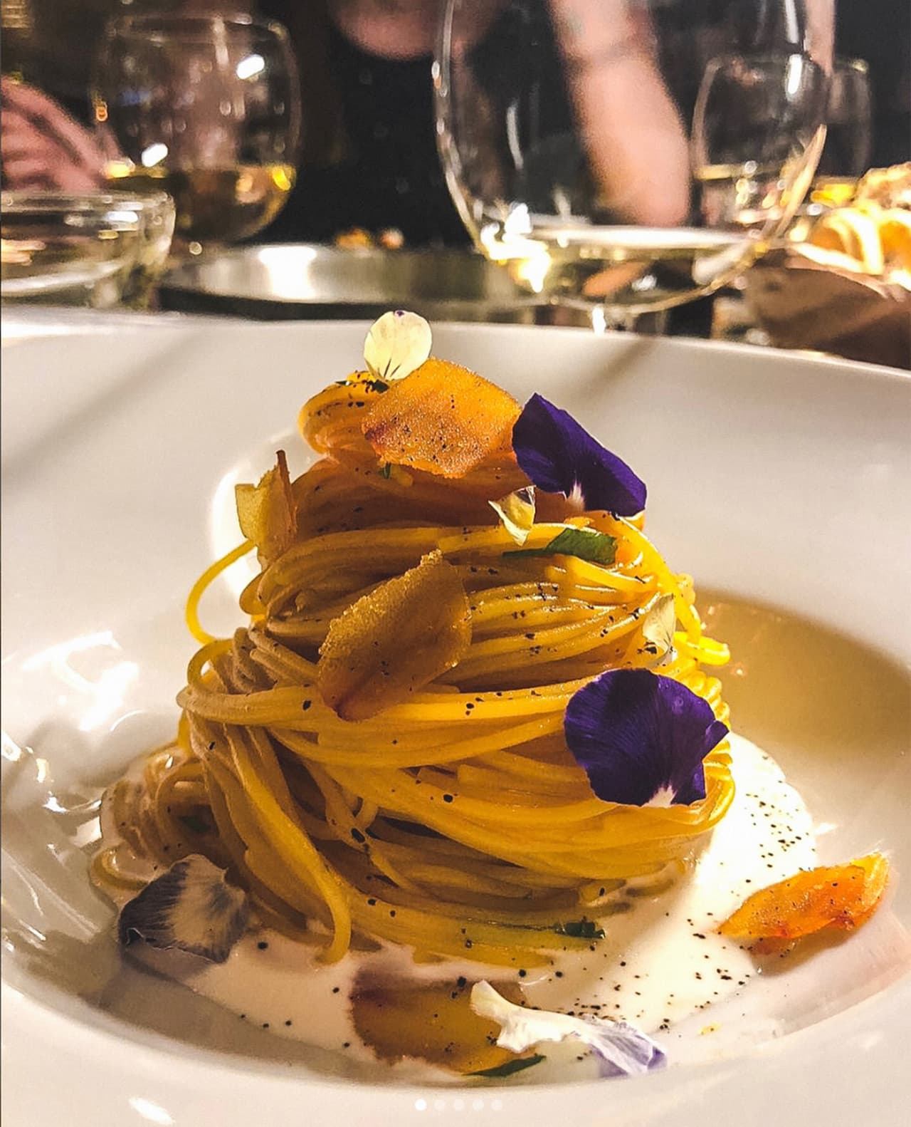 <b>Número 23: Le Calandre. </b>Rubano, Italia.
<b> </b>Estilo de comida: Italiana contemporánea. Aunque ofrece una cocina moderna sus platos son relativamente 
<a href="https://www.instagram.com/p/BlVEmS9l7hE/?utm_source=ig_web_copy_link">sencillos, especiales y deliciosos. </a>