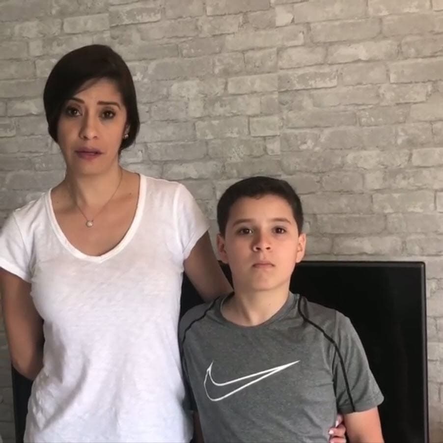 Ante la propuesta de que su retoño considere a la pareja de Fernando como una madre, Margiolis reaccionó: "Mi hijo ni siquiera la conoce,
<b>madre solo hay una</b>, le podría decir hermana porque podría ser la hermanita de él", sentenció.
<br>