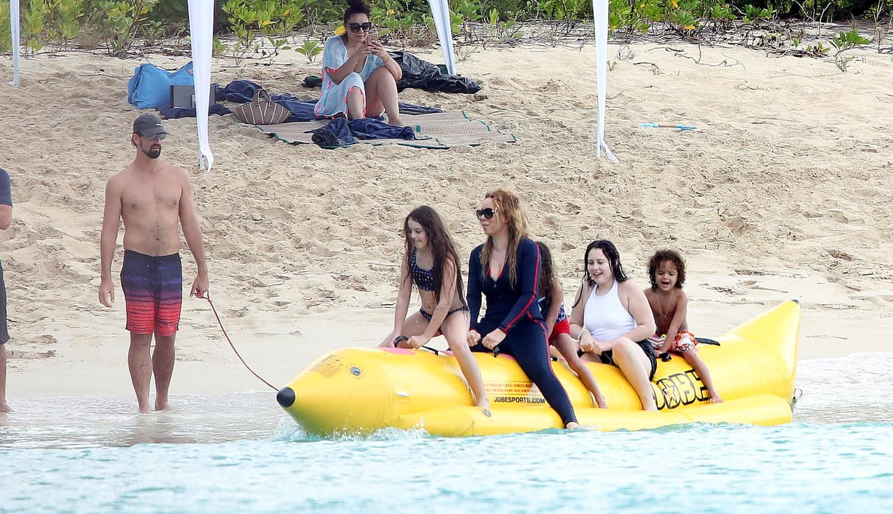 Ya bien agarrada, se fue a disfrutar del paseo.