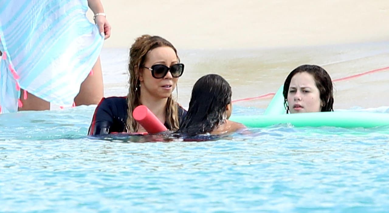 Y como buena mamá, se quedó a cuidarlos.