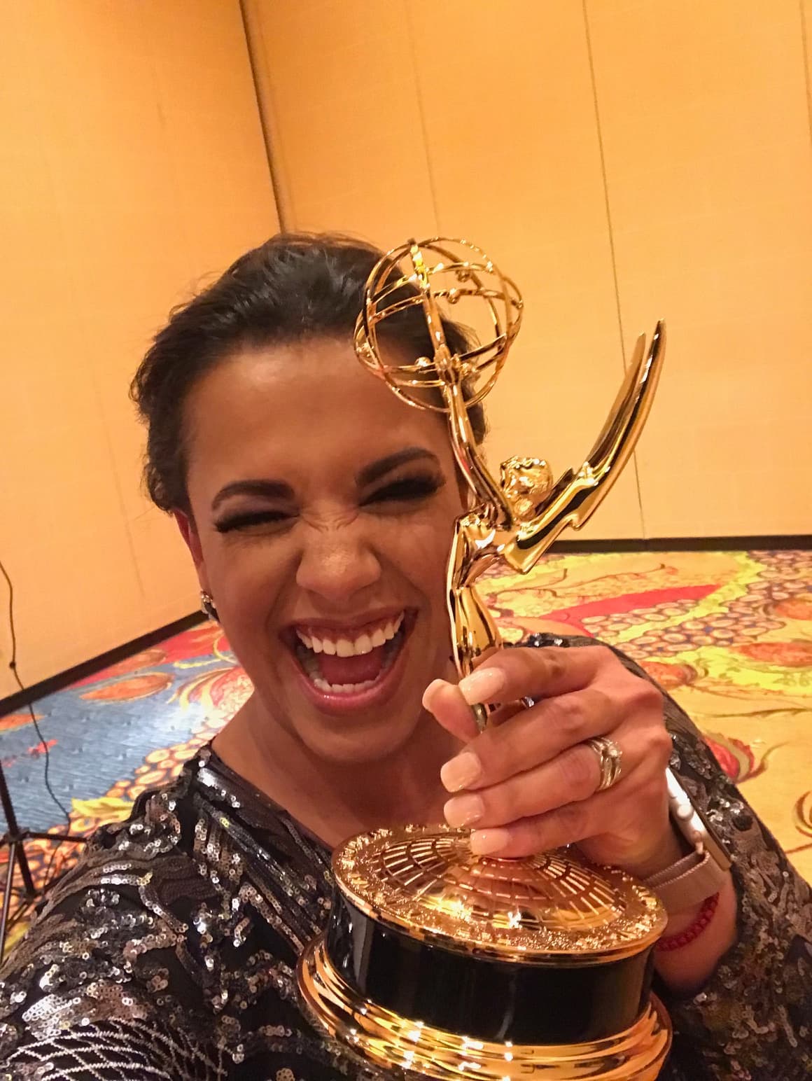 Karen "La Coqueta" fue reconocida por "El Chapo Llega a Dallas", en la categoría de comerciales.